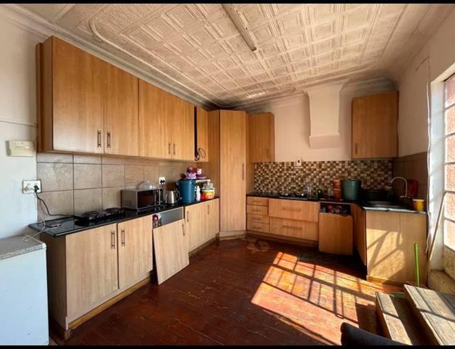 4 BEDROOM HOUSE FOR SALE IN BRIXTON